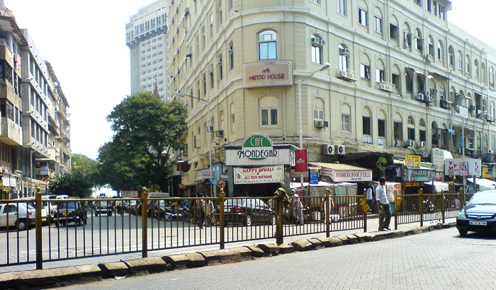 Colaba causeay market